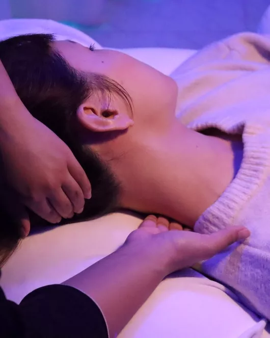 Dry Head Spa + Carbonated Spray + Aromatherapy Hand & Forearm Treatment + Hot Eye Mask – 100 minutes
